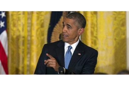 Obama, contestando a la activista en la recepción en la Casa Blanca-Foto: AP / EVAN VUCCI