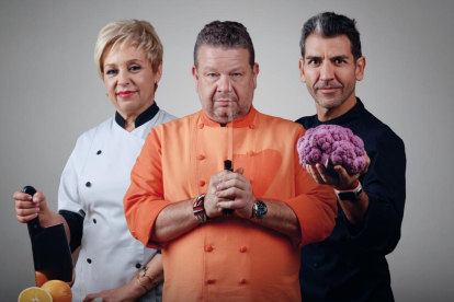 Susi Díaz, Alberto Chicote y Paco Roncero, jurado del concurso gastronómico de Antena 3 'Top chef'.-