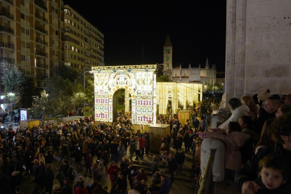 Iluminación de Navidad en el centro de Valladolid. -ICAL.