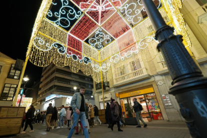 Iluminación de Navidad en el centro de Valladolid. -PHOTOGENIC