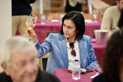 La primera cata de vino diseñado por inteligencia artificial promovida por la UEMC y celebrada en la Oficina de Turismo de Valladolid - PHOTOGENIC