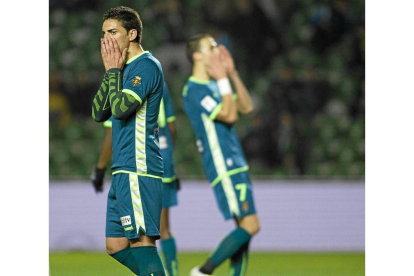 Óscar y Óscar Díaz lamentan una ocasión de gol que podía haber dado la clasificación al Valladolid-LOF