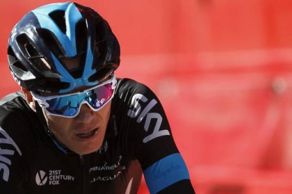 El ciclista inglés Chris Froome durante la segunda etapa de la Vuelta, competición que ha abandonado por una fractura navicular.-REUTERS / JON NAZCA