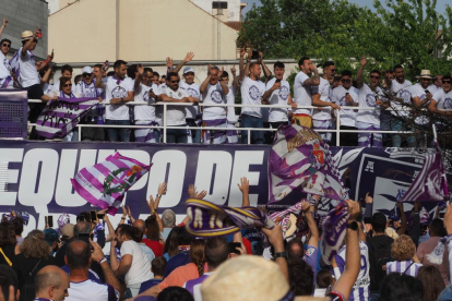 Celebración del ascenso del Real Valladolid en las calles. / PHOTOGENIC.