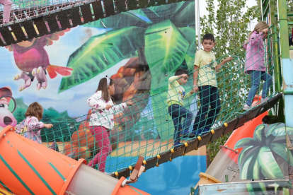 Carruseles de las Ferias de Valladolid en el Día del Niño.- J.M. LOSTAU