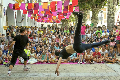 ‘Divierteatro’ acercó el mundo de las artes a los más pequeños de Ciudad Rodrigo.-ICAL