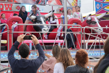 Carruseles de las Ferias de Valladolid en el Día del Niño.- J.M. LOSTAU