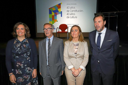 Josefa García Cirac, José Guirao, Virgina Barcones y Óscar Puente durante la jornada celebrada en el Calderón.-J.M. LOSTAU