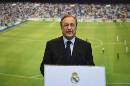 Florentino Pérez en el palco del Santiago Bernabéu.-Foto: AFP / PIERRE-PHILIPPE MARCOU