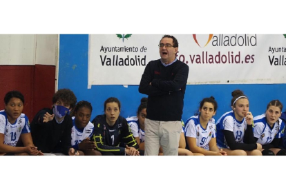 Photogenic/Miguel Ángel Santos. Valladolid. 11/12/2020. Encuentro amistoso de balonmano femenino entre el Aula y el Bera Bera