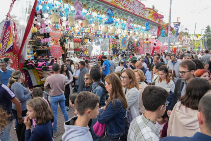 Carruseles de las Ferias de Valladolid en el Día del Niño.- J.M. LOSTAU