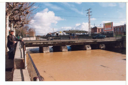 Crecida del río Esgueva a su paso por el barrio España en 1995.- ARCHIVO MUNICIPAL VALLADOLID
