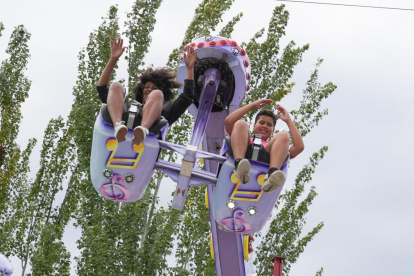 Carruseles de las Ferias de Valladolid en el Día del Niño.- J.M. LOSTAU