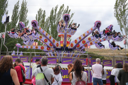 Carruseles de las Ferias de Valladolid en el Día del Niño.- J.M. LOSTAU