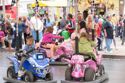 Carruseles de las Ferias de Valladolid en el Día del Niño.- J.M. LOSTAU