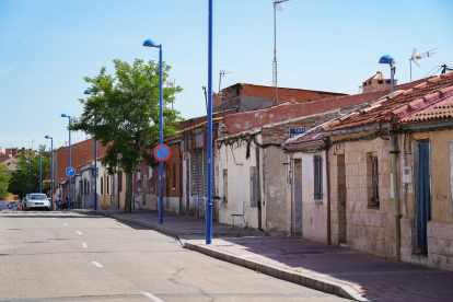 Calle Monegros en el barrio España.- J.M. LOSTAU