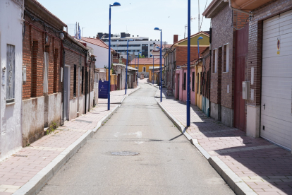 Calle de Tierra del Pan en el barrio España.- J.M. LOSTAU