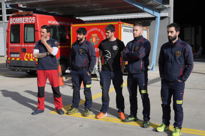 Los bomberos de Valladolid tras regresar como voluntarios de Turquía. J.M. LOSTAU
