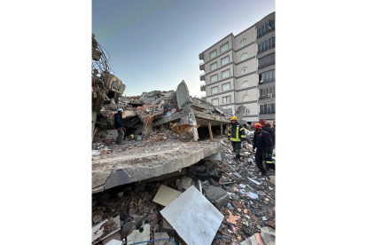 Bomberos de Valladolid desplazados como voluntarios tras el terremoto de Turquía.-  AYUNTAMIENTO DE VALLADOLID