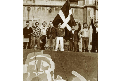 Imagen de  miembros de ETA procesados en el consejo de guerra de Burgos de 1970 tras recuperar la libertad.-E. M.