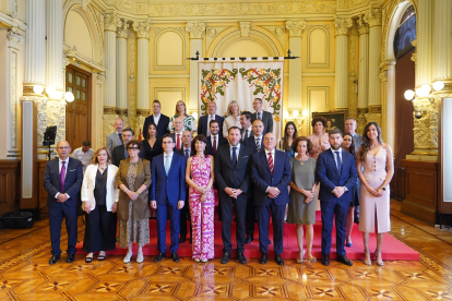 Foto de familia de los grupos del ayuntamiento de Valladolid. ICAL