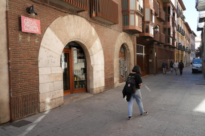 Tienda 'El gato que bebía cerveza' en la calle Juan Mambrilla de Valladolid. -J.M. LOSTAU