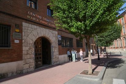 Centro de formación profesional y de adultos en la calle Juan Mambrilla de Valladolid. -J.M. LOSTAU