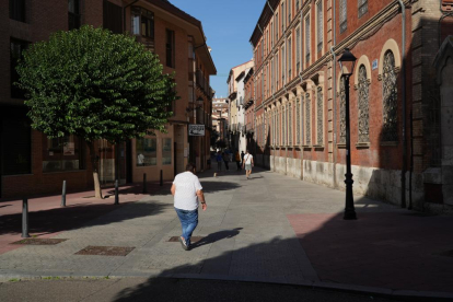 Calle Juan Mambrilla de Valladolid., -J.M. LOSTAU