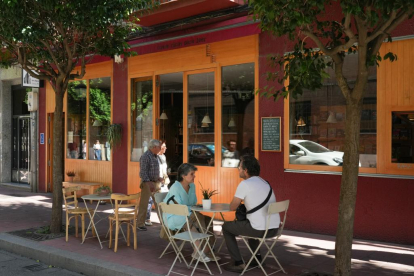 La otra librería café en la calle Juan Mambrilla de Valladolid. -J.M. LOSTAU