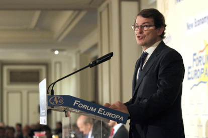 El presidente de la Junta, Alfonso Fernández Mañueco, interviene en el Fórum Europa.-ICAL