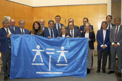 Miembros del pleno del Consejo de la Abogacía de Castilla y León, reunidos ayer en Valladolid.-ICAL