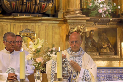 El arzobispo de Valladolid, Ricardo Blázquez, durante la eucaristía de ayer celebrada en el convento.-ICAL