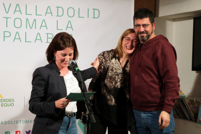 Sánchez, Anguita y Bustos tras conocerse los resultados.- E.M.
