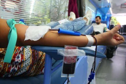 Una joven dona sangre.-ICAL