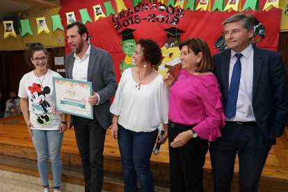 El alcalde de Valladolid y Vicky Soto en la Graduación Escuela Infantil municipal El Globo.-AYUNTAMIENTO DE VALLADOLID