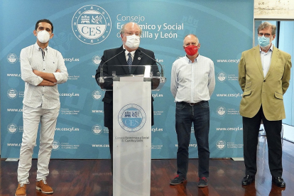 Vicente Andrés, Enrique Cabero, Faustino Temprano y Santiago Aparicio, durante la presentación del informe. ICAL