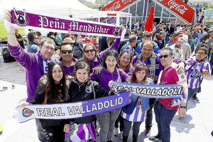 Aficionados del Real Valladolid durante el pasado ‘Día del peñista’ celebrado en los Anexos.-J.M.LOSTAU