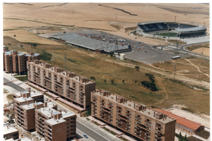 Bloques de viviendas y terrenos en los que se encuentra el Instituto Parquesol y el Colegio Martín Baró en el 1985. - ARCHIVO MUNICIPAL DE VALLADOLID