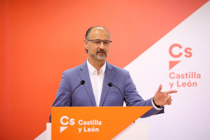 El portavoz de Ciudadanos de Castilla y León en las Cortes regionales, Luis Fuentes, analiza la actualidad política-ICAL