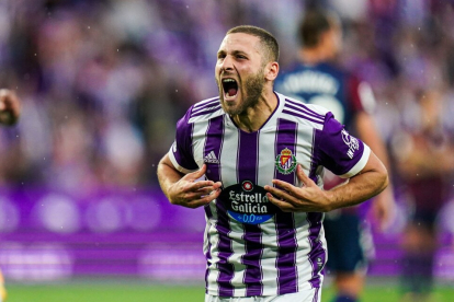 Weissman celebra el gol logrado ante el Huesca en Zorrilla. / RV. / A. PUENTE