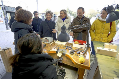 Pilar del Olmo, Junto a la candidata número uno del PP al Congreso por Valladolid, Isabel García Tejerina.-ICAL