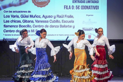 Una de las actuaciones de baile durante la gala solidaria celebrada en el centro cívico de Boecillo.-PHOTOGENIC / MIGUEL ÁNGEL SANTOS