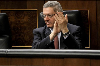 Ruiz Gallardon durante un pleno en el Congreso de los Diputados-/ JOSE LUIS ROCA
