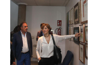 Isabel García Tejerina; visita las oficinas de la Cooperativa Agroalimentaria Palentina AGROPAL.-ICAL