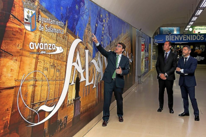 El alcalde de Salamanca, Alfonso Fernández Mañueco, visita el túnel del metro que comunica la estación de autobuses de Méndez Alvaro con la red de Metro.-ICAL