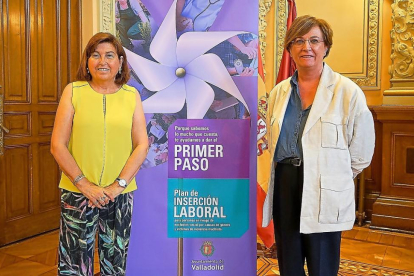 Victoria Soto y Almudena Fontecha tras la firma del convenio.-E. M.