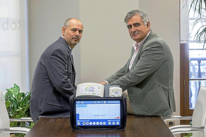 Mariano Garuz y David Astruga, director técnico y director de desarrollo de software de la empresa vallisoletana Biodata Devices.-PABLO REQUEJO