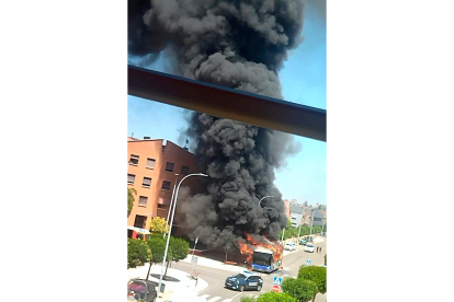Imagen del incendio en Covaresa .-ICAL