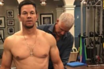 Mark Wahlberg, ejercitando sus músculos.-INSTAGRAM