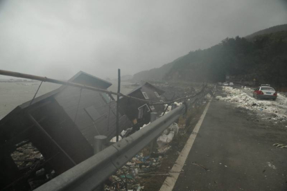 Nueve personas han fallecido y otras tres están desaparecidas por las fuertes tormentas causadas por el tifón Soudelor, el más potente del año, a su paso por la costa suroriental china, informó hoy la agencia oficial Xinhua.-Foto: EFE